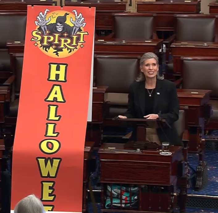 spirit halloween floor speech pic